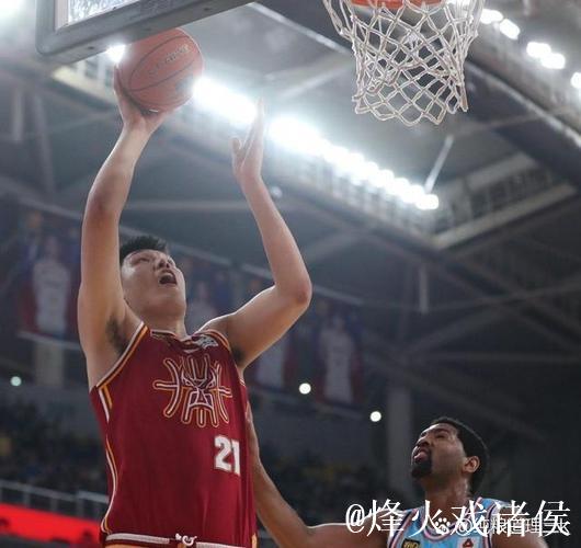 韦瑟斯庞全场出战18分钟，投篮12中7得到16分4篮板4助攻